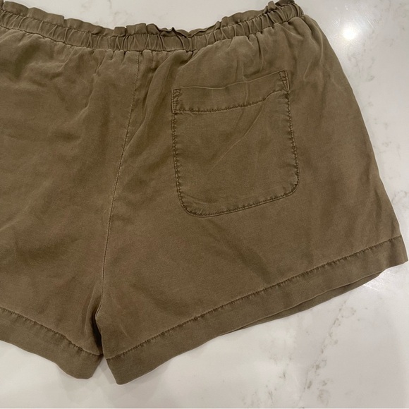 Cloth & Stone Women's Olive Cargo Shorts - Picture 11 of 14
